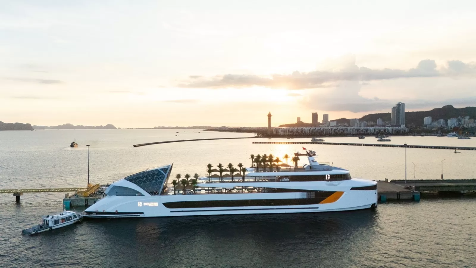 ハロン湾クルーズプレミアム日帰りツアードルフィンデイクルーズ・スンソット洞窟、ティートップ（日本語ガイド付き）ハロン湾水上リゾート・ハロン湾でカヤック体験・ハロン湾日帰りツアー